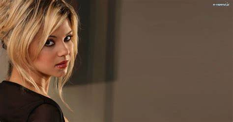 Ashlynn Brooke: height